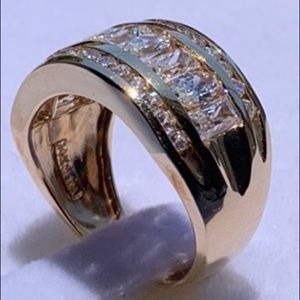 14k gold cubic zirconia Gorgeous wedding ring.